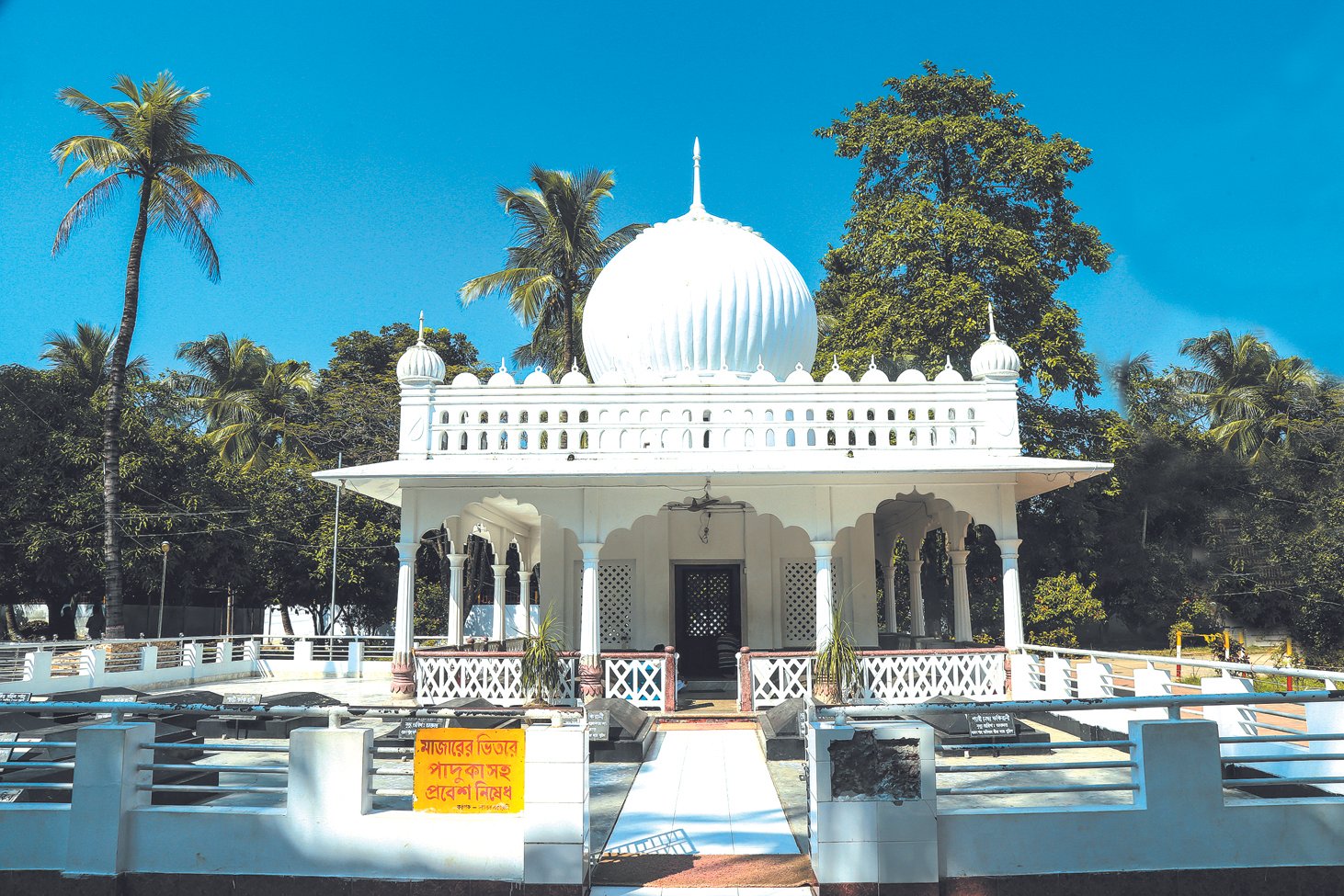 হাহাকারে একা ছিল হুহুংকারে দোসর হ’ল-লালন শাহ